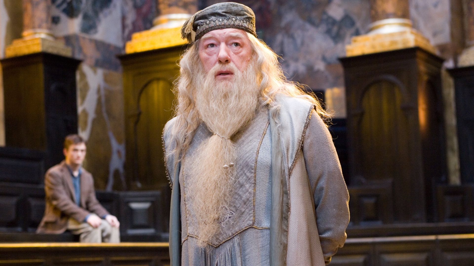 MICHAEL GAMBON, O DUMBLEDORE DE HARRY POTTER, MORRE AOS 82 ANOS